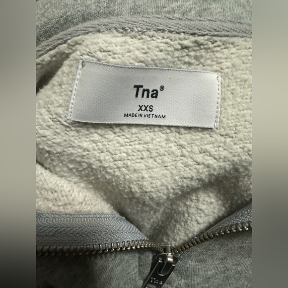 Aritzia TnA Perfect 1/4 Zip Fleece Cropped Sweatshirt - Picture 2 of 3